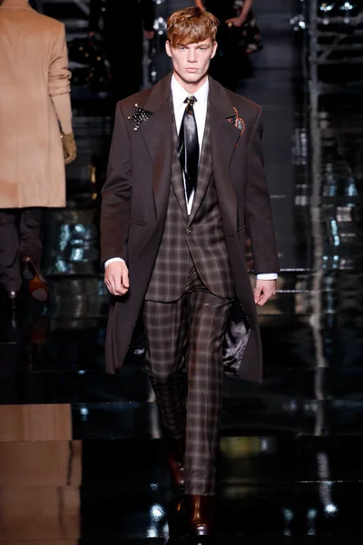 Look 9